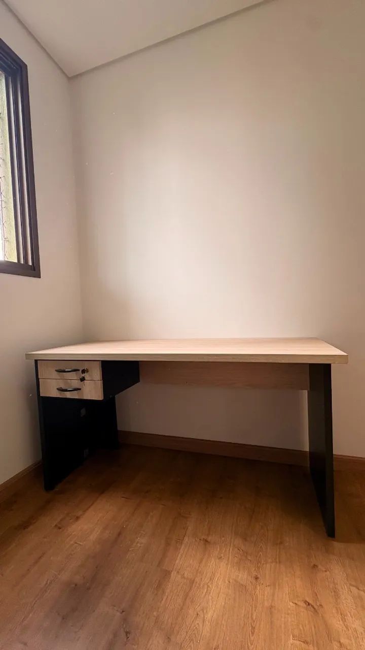 Mesa de Escritório e Armário (Kit)