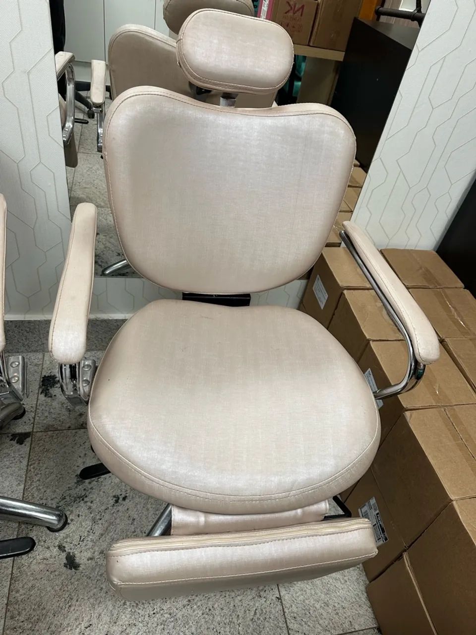 Vendo Cadeira de Maquiagem e Mocho  - Foto 3