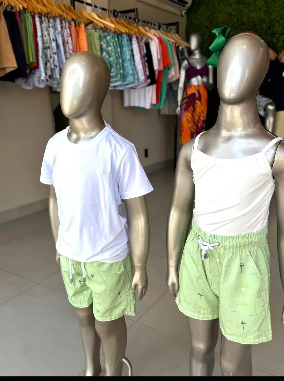 Vendo mobilia completa de loja de roupa infantil. - Foto 2