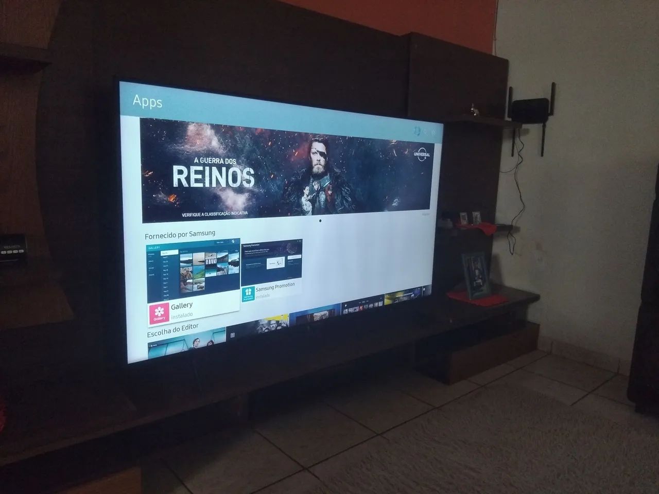 Vende-se uma TV semi nova de 65 polegadas  4k cristal Samsung 
