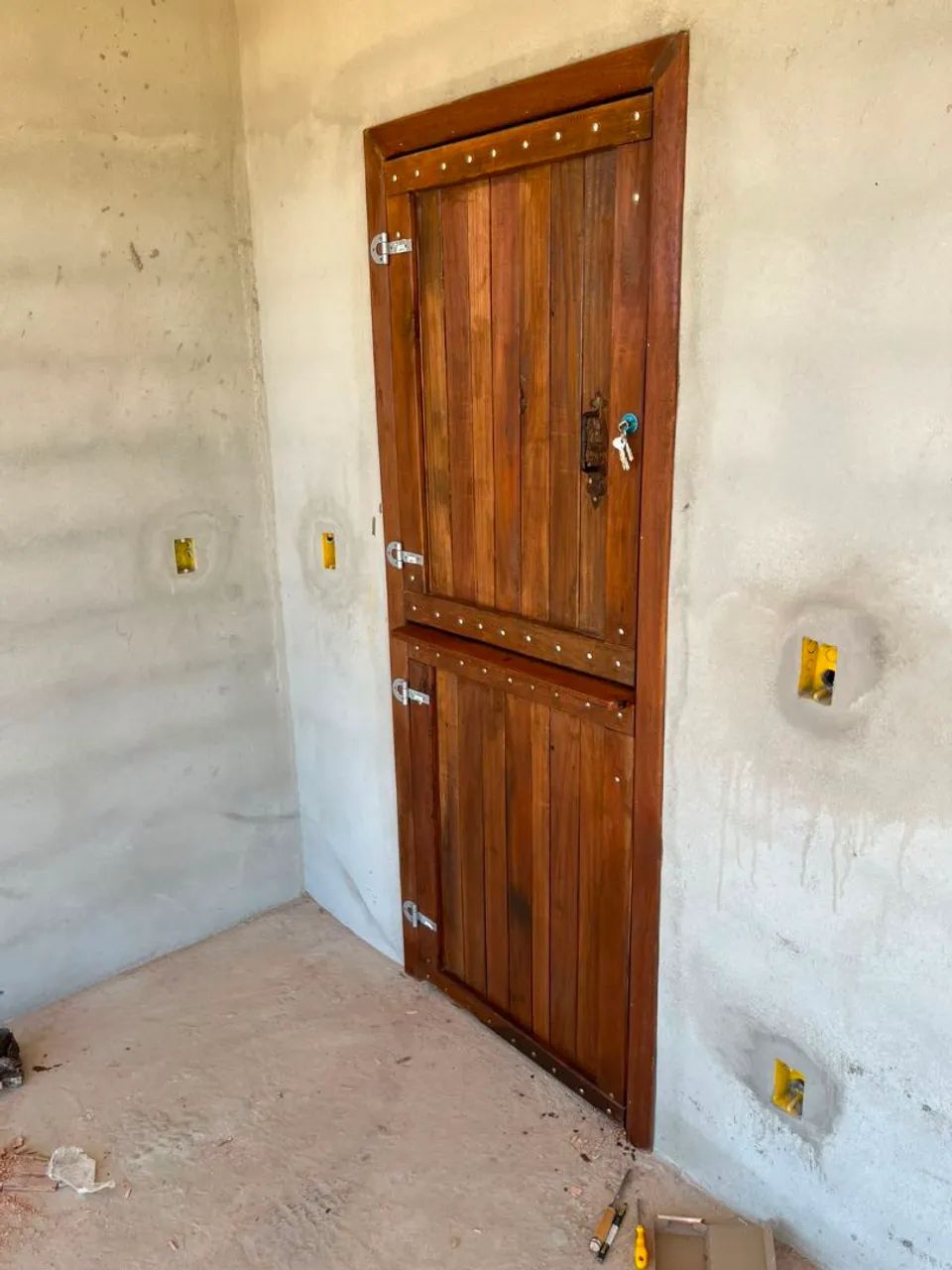 Porta báia em madeira e eucalipto 
