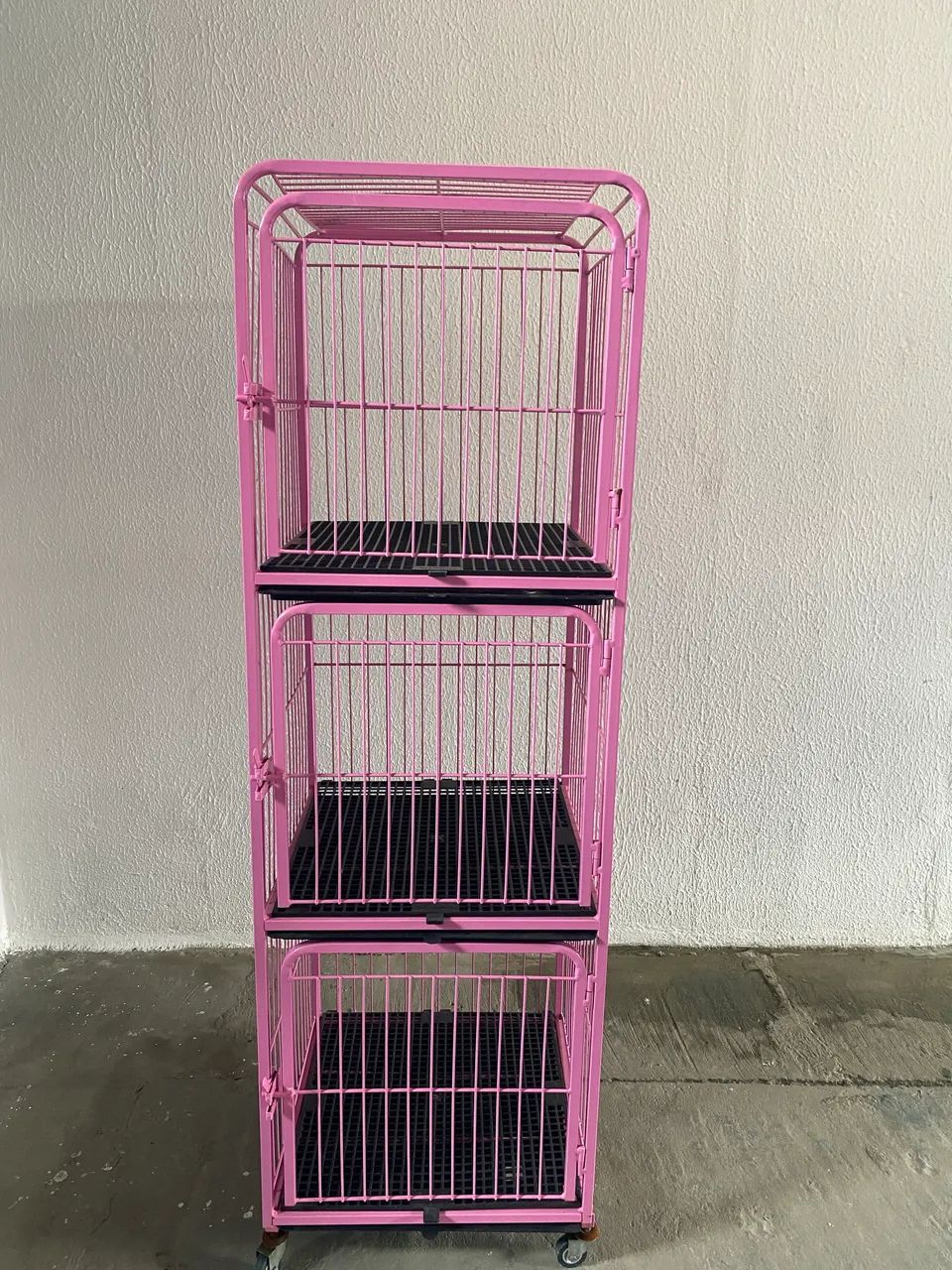 Canil Gatil Vertical De 3 Gaiolas Pet Shop Banho E Tosa Cor Rosa