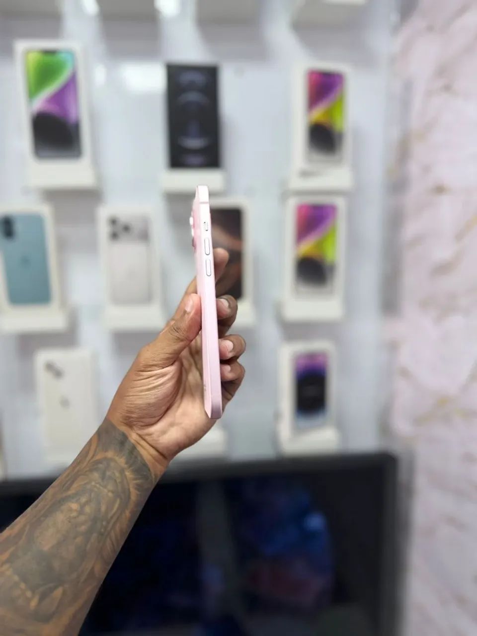 IPHONE 15 PLUS 128GB ROSA<br>R$ 3.499,00 - Foto 3