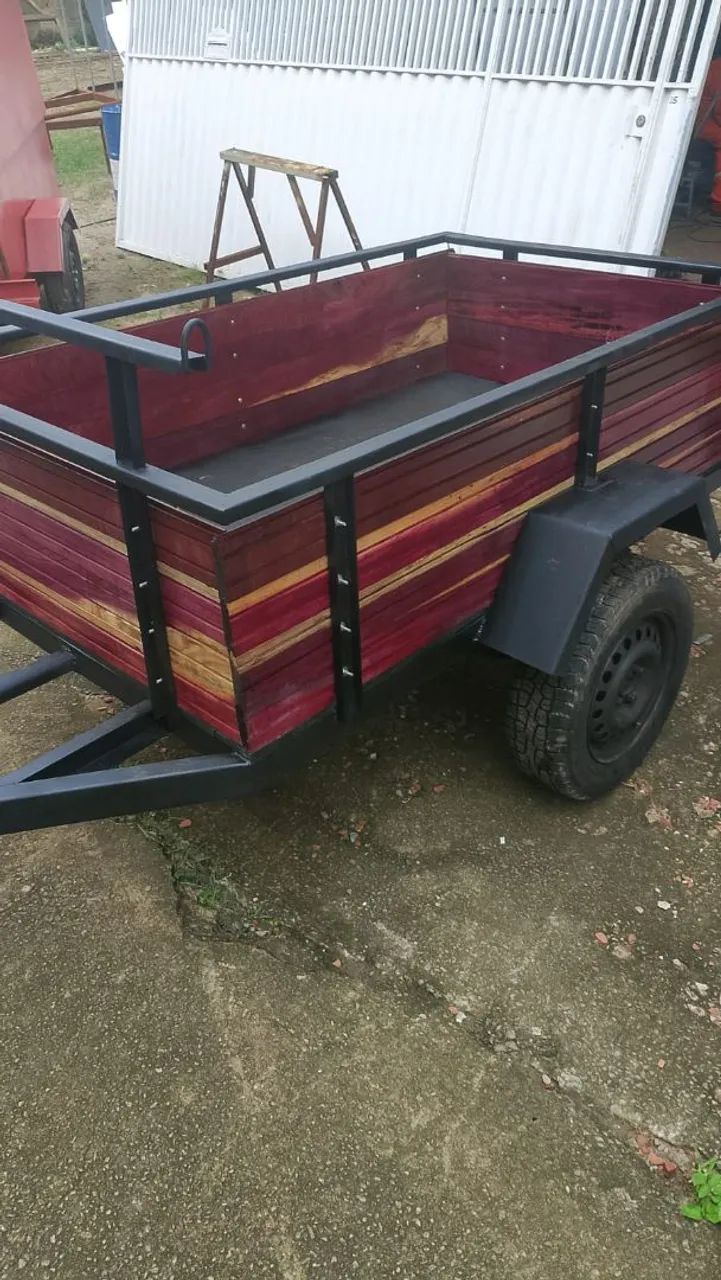 Vendo reboque 3.800 tudo novo nada de três velho