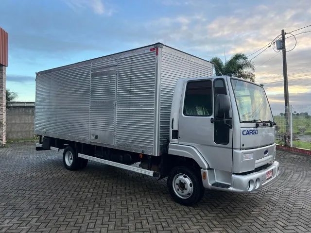 Ford Cargo 815E ano 2012 com Baú Seco  - Foto 3