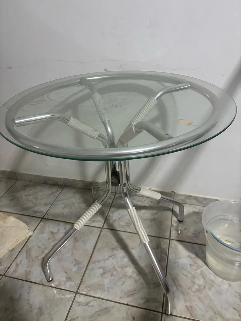 Jogo de garagem seminovo.