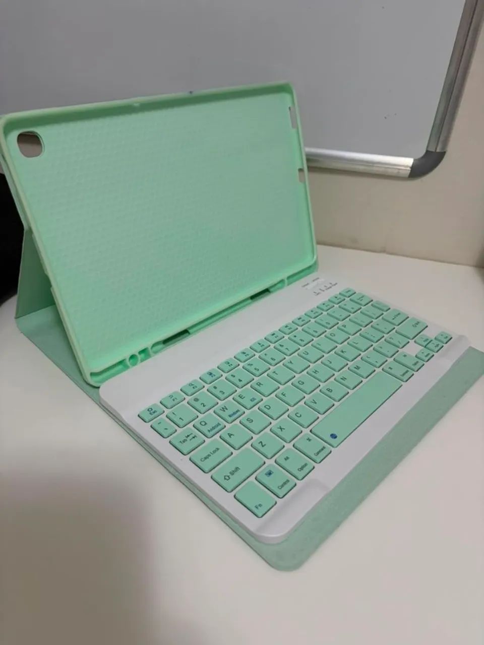 Capa com teclado para tablet S6 lite - Foto 3