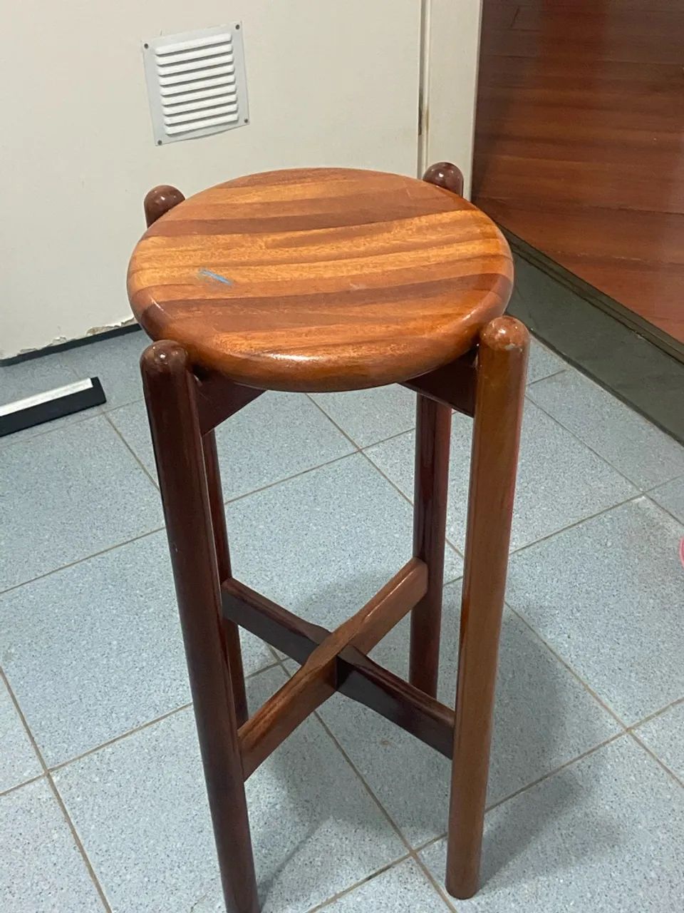 Banqueta de madeira  - Foto 2