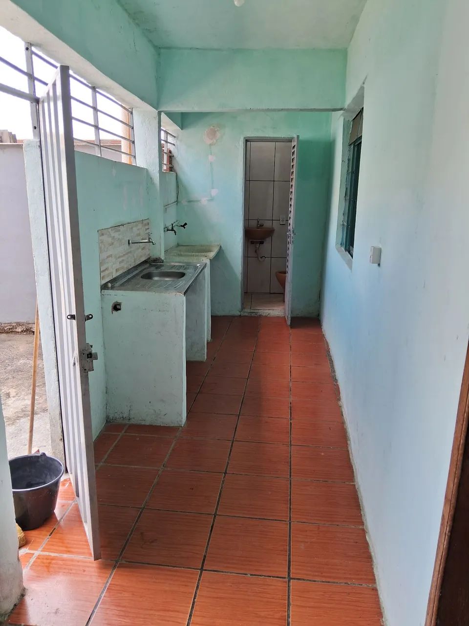Vendo 3 casas e 1 Barracão  - Foto 2