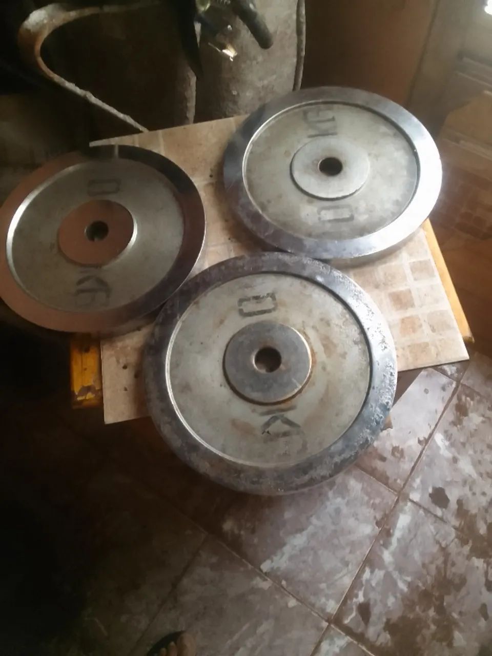 Vendo 5 anilhas acromada de 10kios cada total 50 kilos