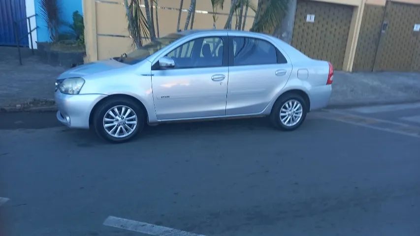 Toyota Etios ETIOS XLS Sedan 1.5 Flex 16V 4p Mec. 2015