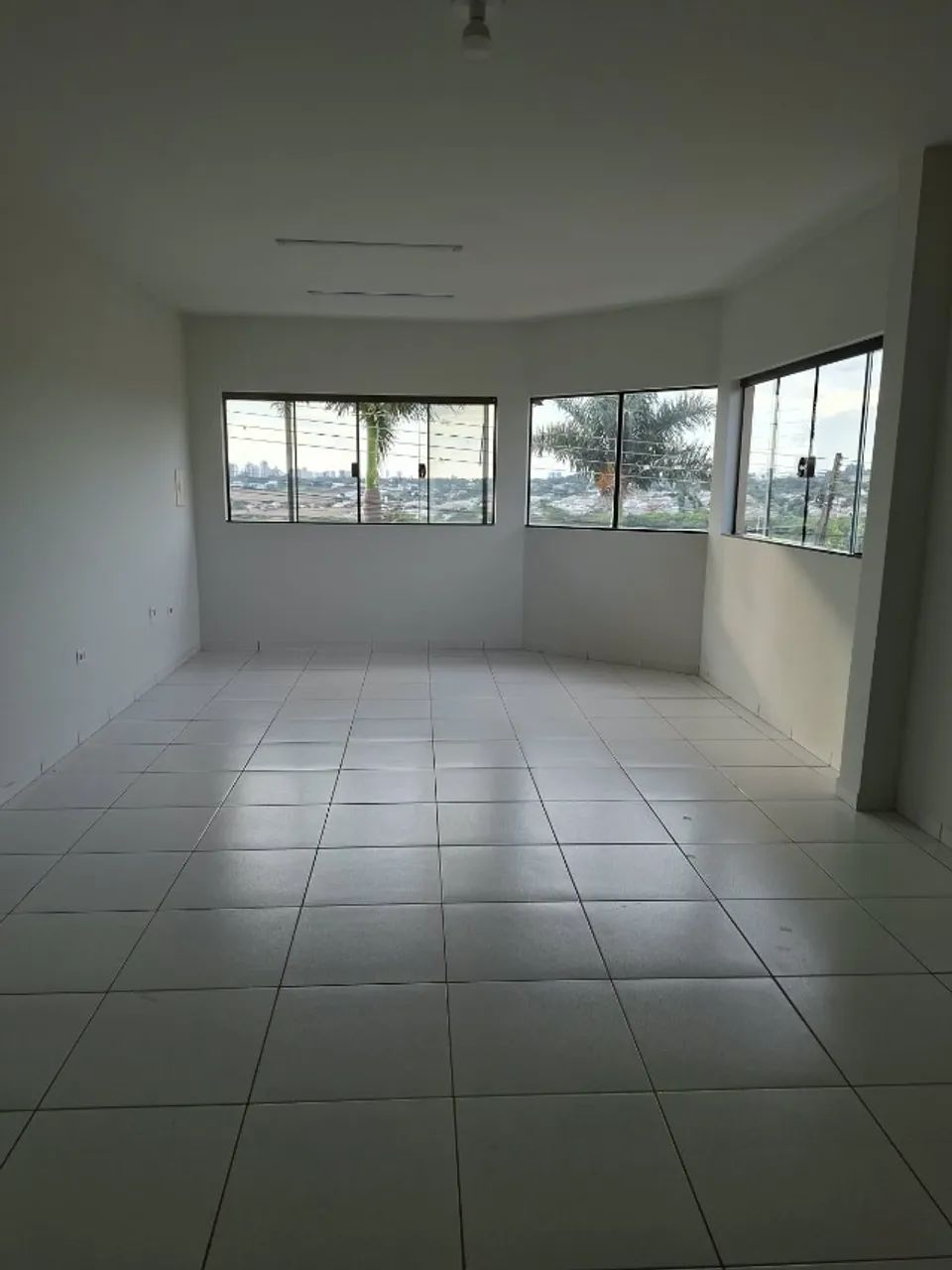Sala Comercial / Kitnet 45m² com Banheiro - Sarandi