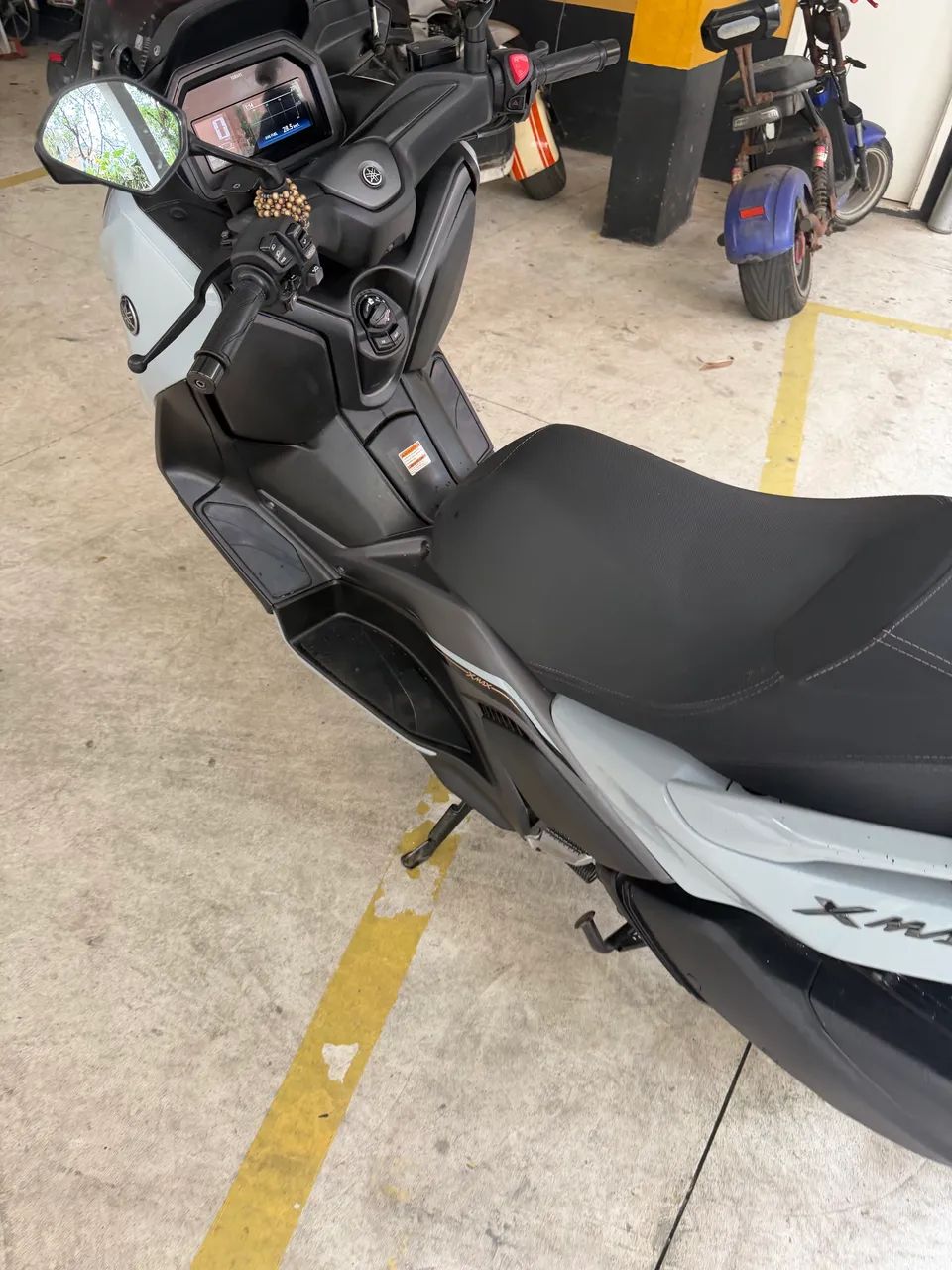 Xmax 300 cinza top
