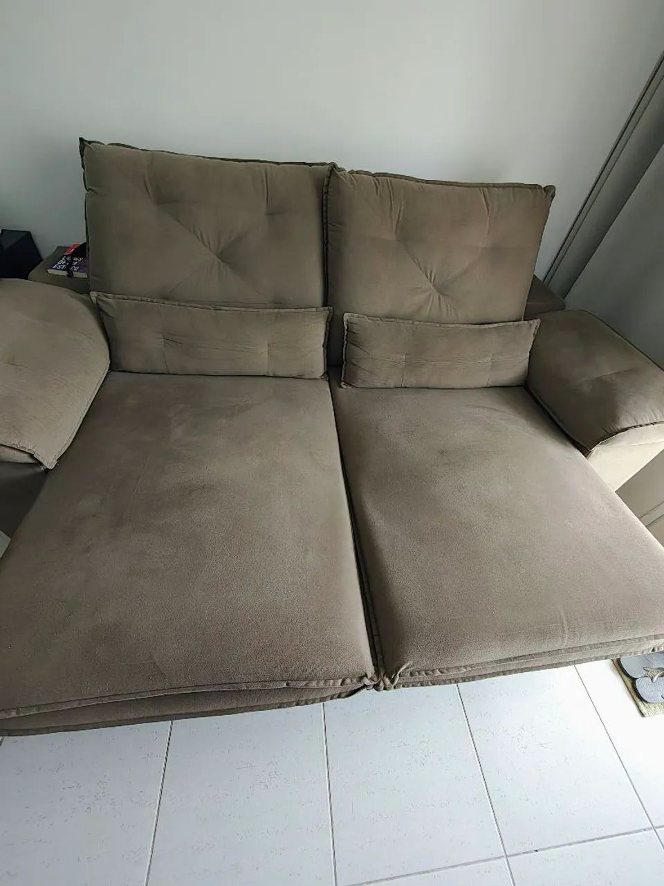 Sofá retrátil e reclinável super barato. Preço pra sair rápido