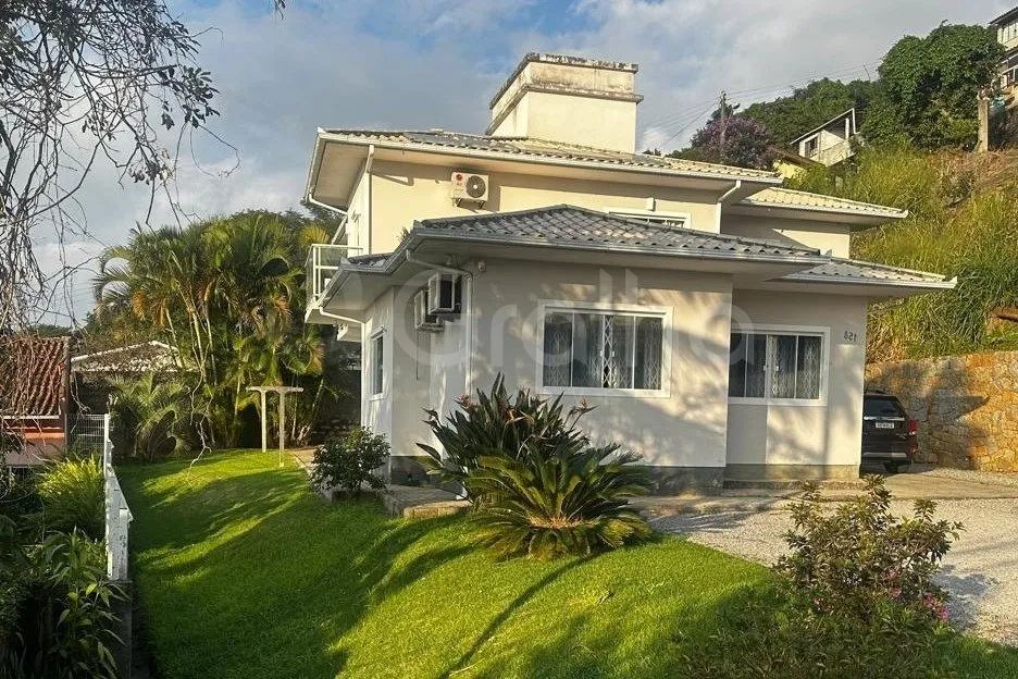 Casa de 80m² na Costeira do Pirajubaé