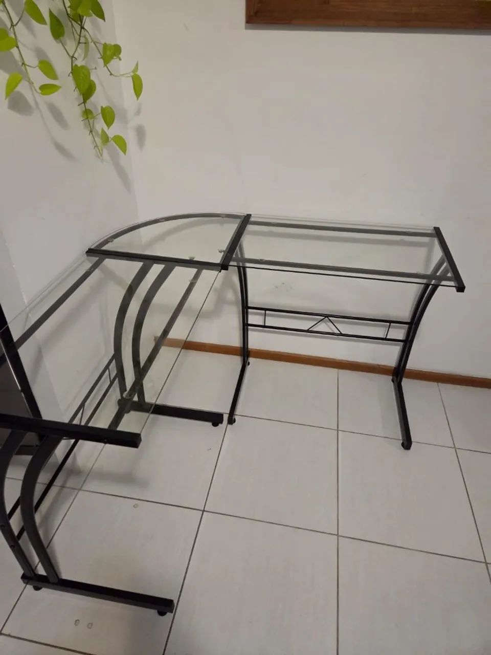 Mesa de escritório em L de vidro e aço  - Foto 4