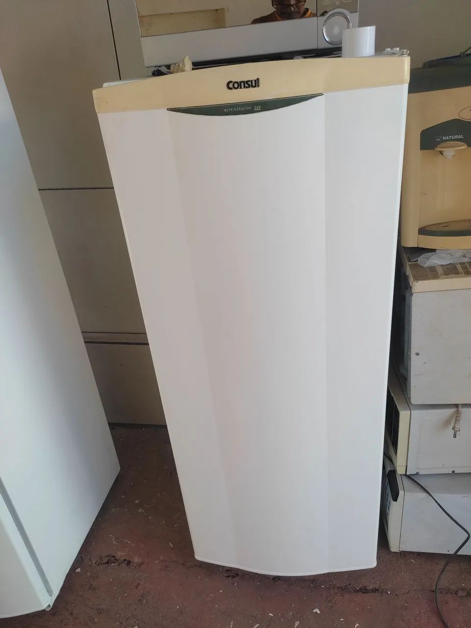 Geladeira Consul 239 litros funcionando perfeitamente íntegro 