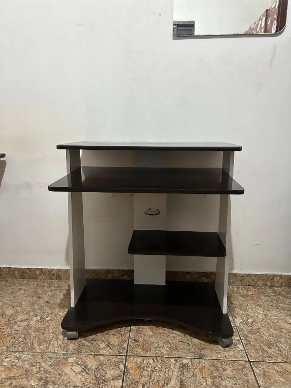 Mesa de escritório simples 