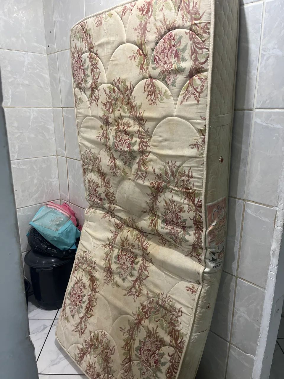 Vendo colch ão de solteiro  - Foto 2