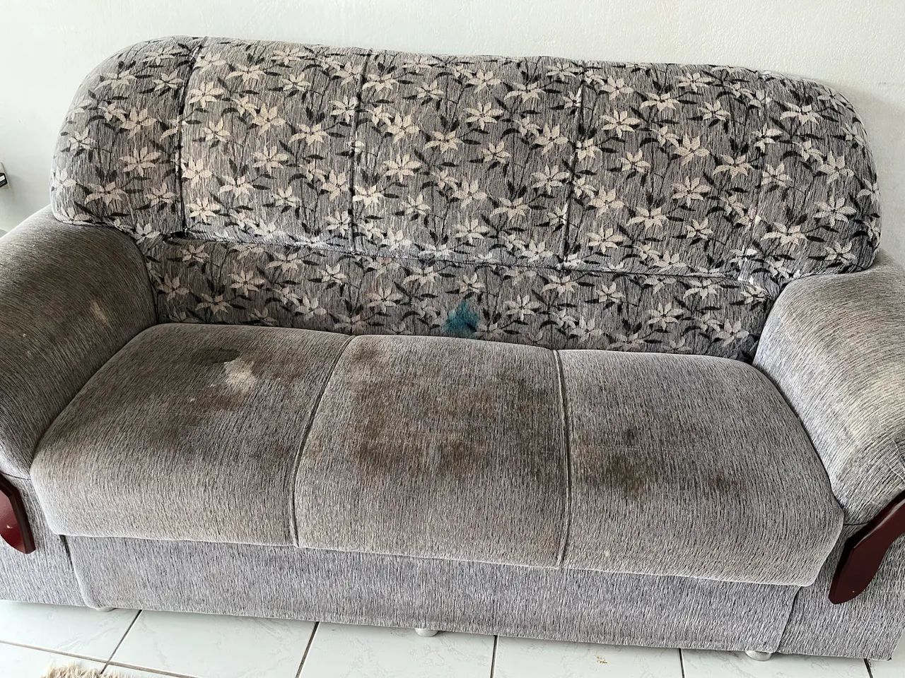 Vende - se SOFÁ COM CENTRO - Foto 2