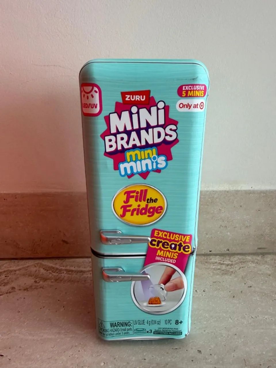 Mini Brands and Bonecas