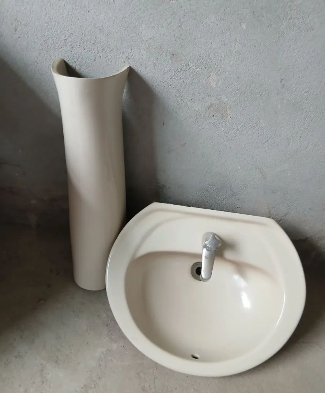 Lavatório banheiro com torneira 