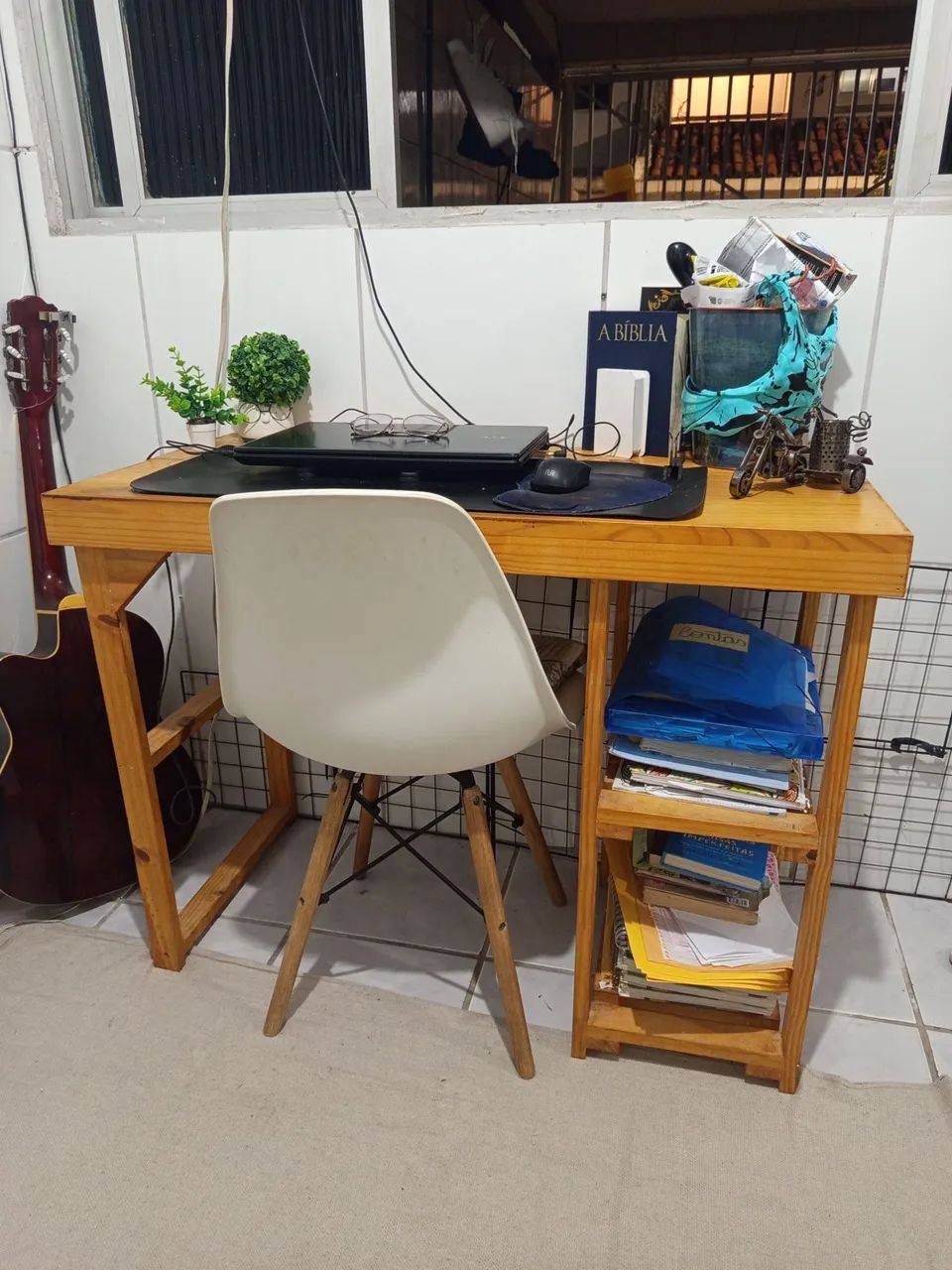 Study Desk.444717250842480641