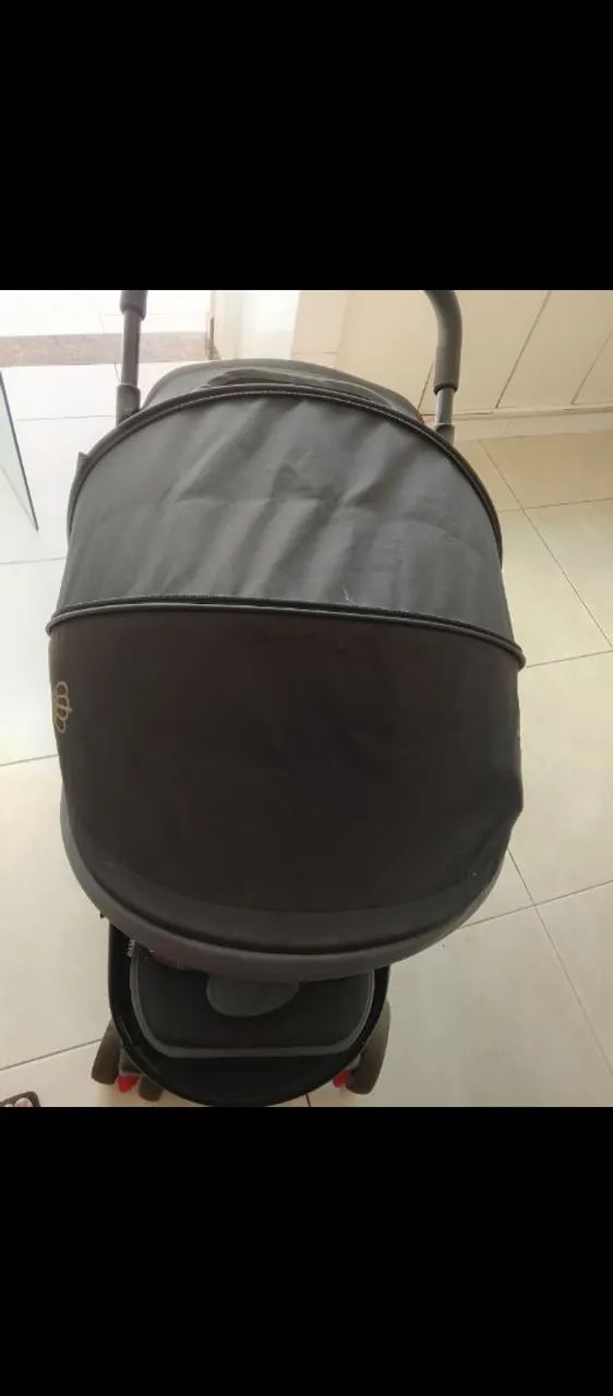 Carrinho de bebê e bebe conforto 