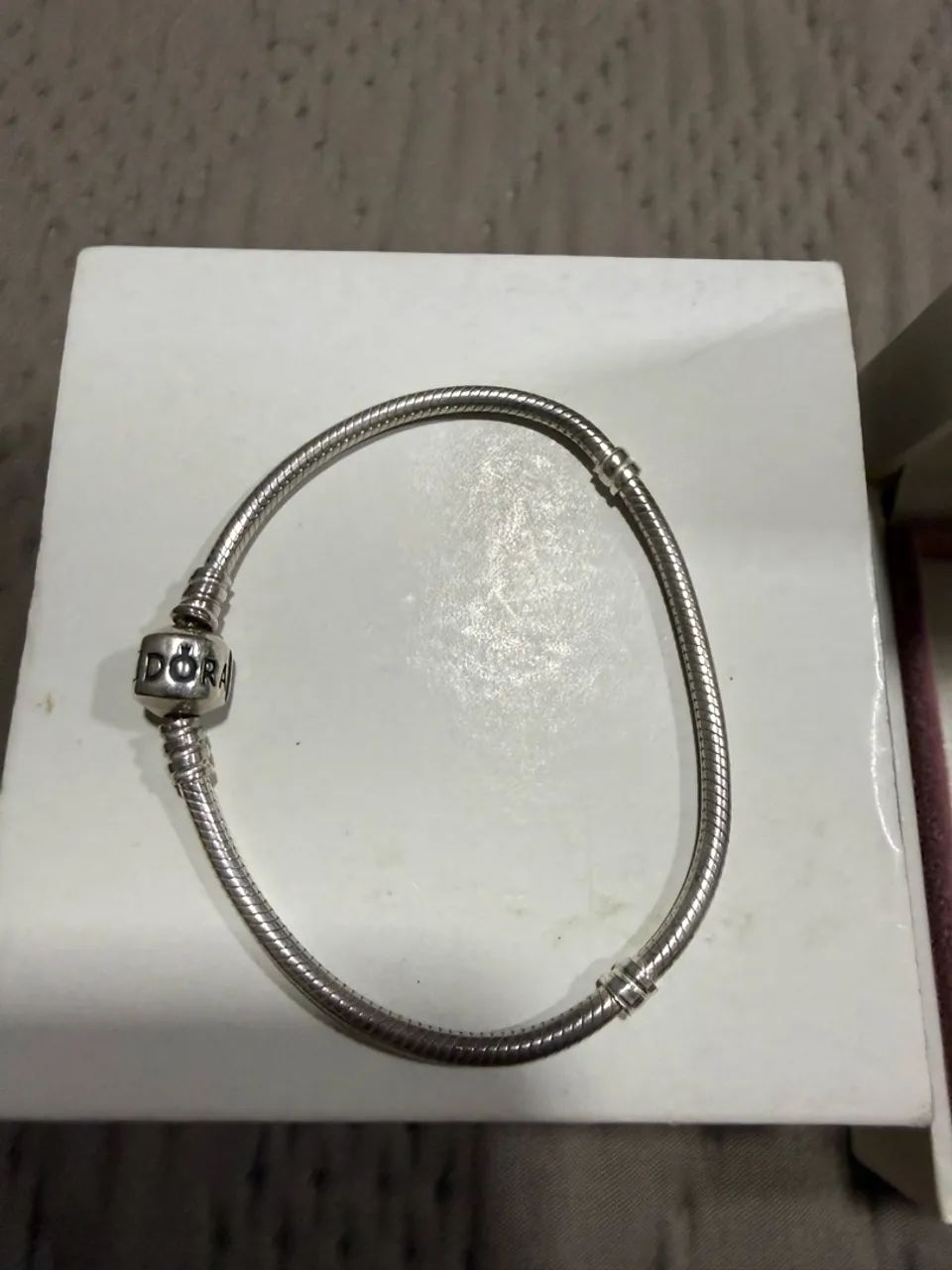 Pulseira Pandora original com 16 berloques 