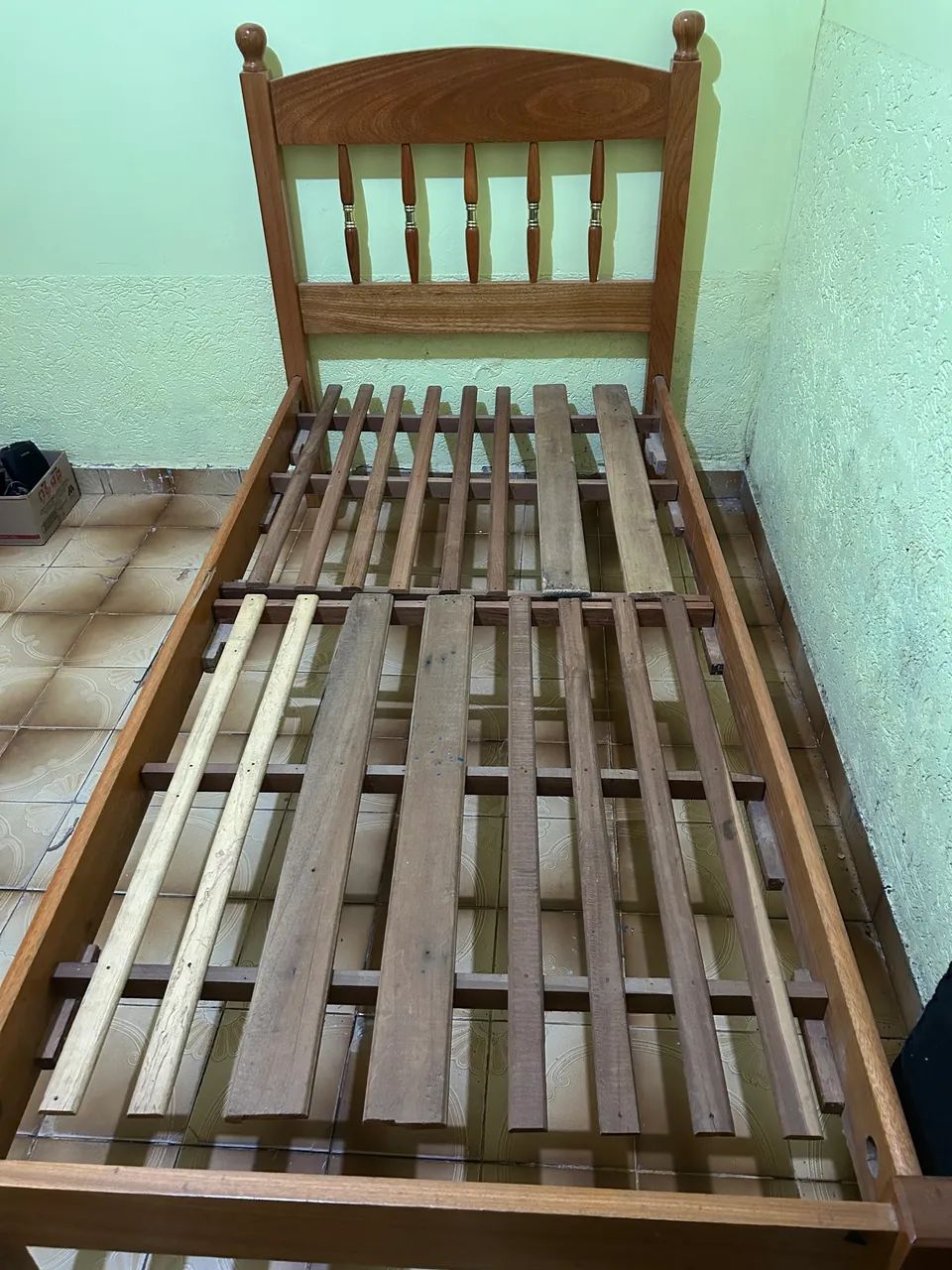 Cama solteirão em madeira 