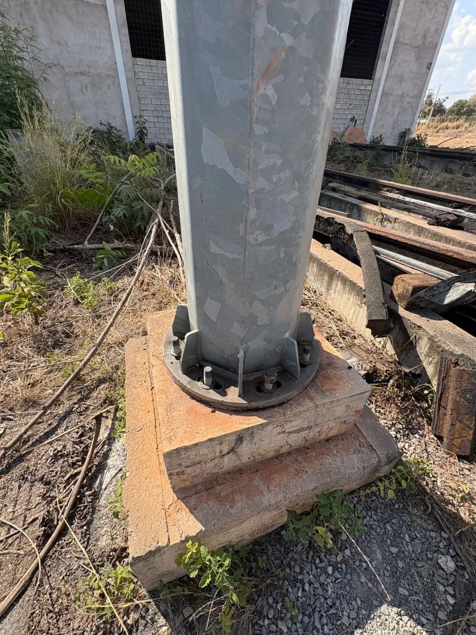 Vende-se postes de ferro - Foto 5