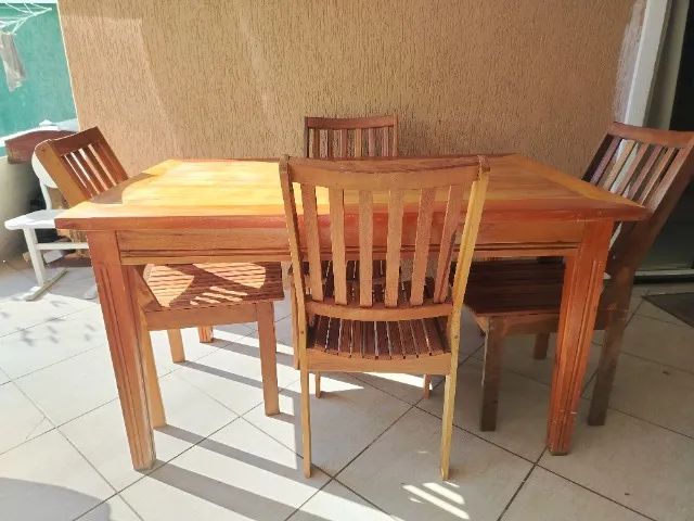 Mesa de Madeira com 4 cadeiras  - Foto 3