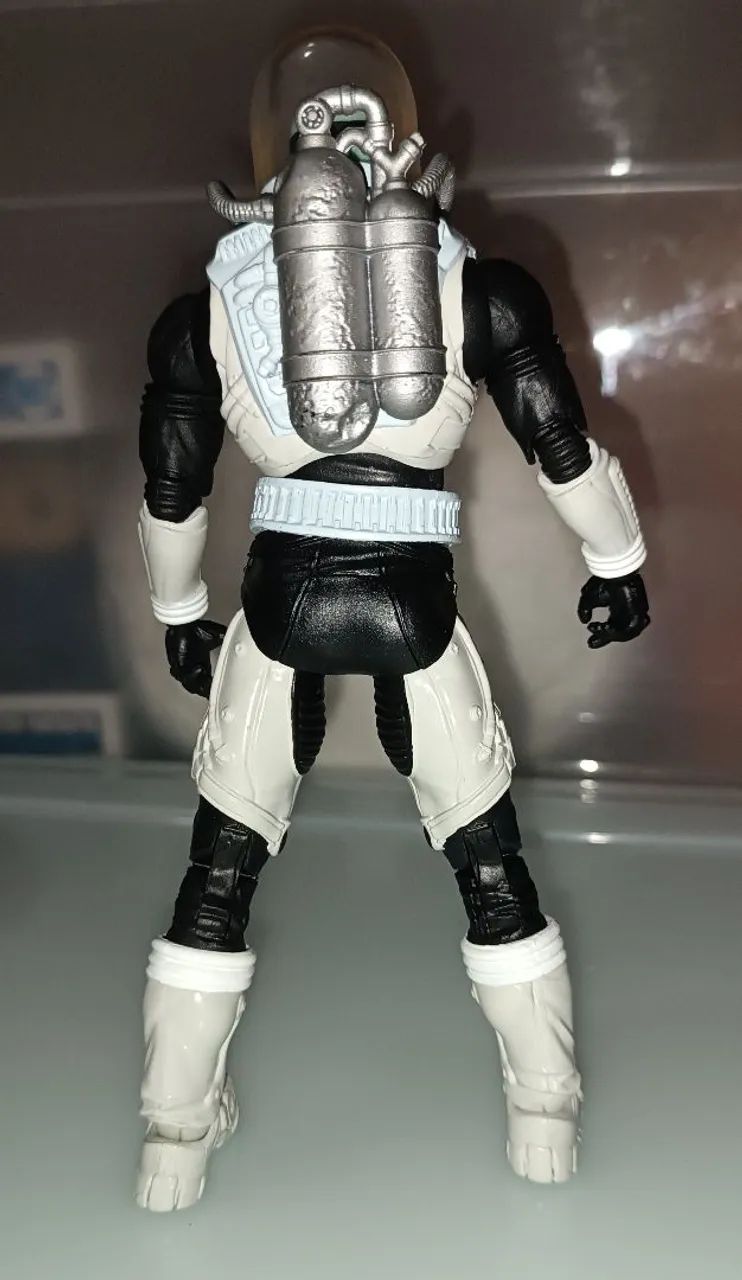 McFarlane Brinquedos - DC Multiverse - Boneco Mister Freeze Victor Fries de 18 cm - Foto 3