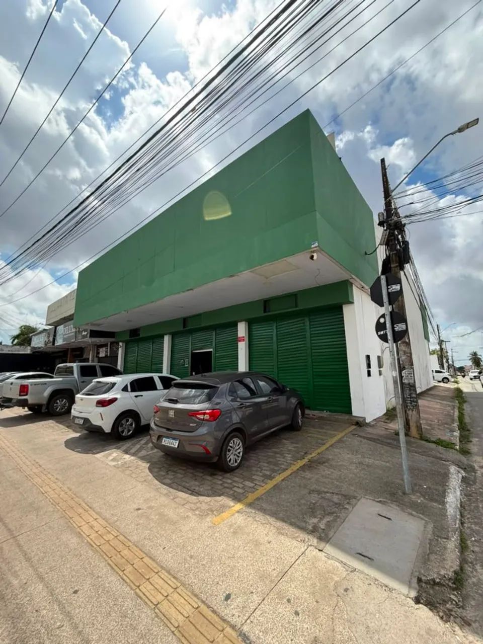 Alugo ponto comercial grande