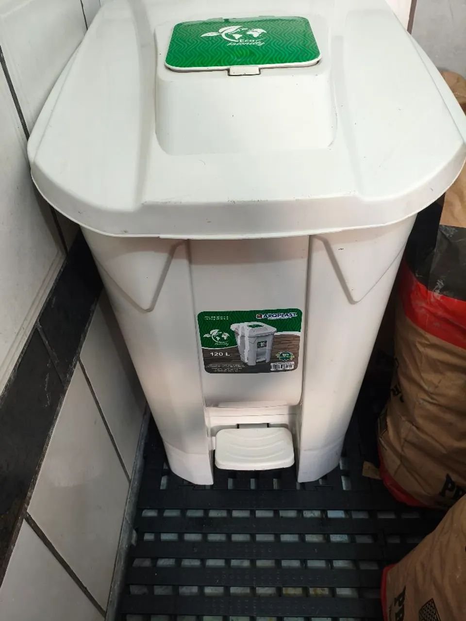 VENDO LIXEIRA 120L PARA SAIR RÁPIDO!!