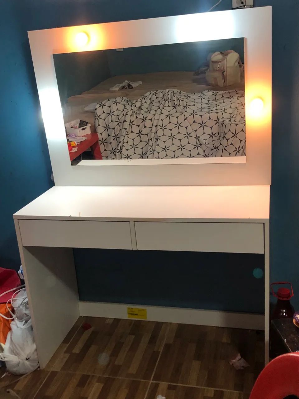 Vendo uma mesa camarim 