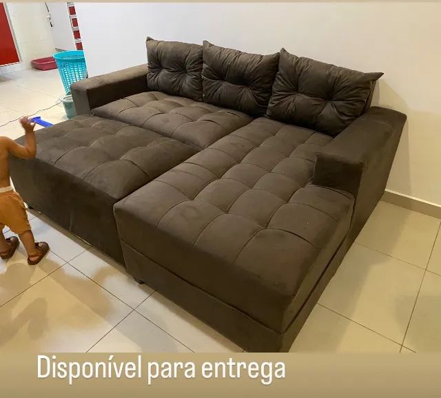 Sofá marrom Chaise . Espuma D33