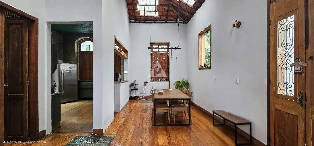 Casa de 3 quartos a venda em Santa Teresa com studio independente