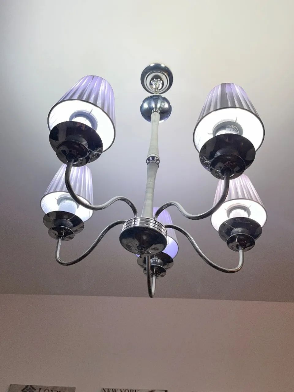 Lustre Pendente Cromado 5 Braços - Elegância e Sofisticação