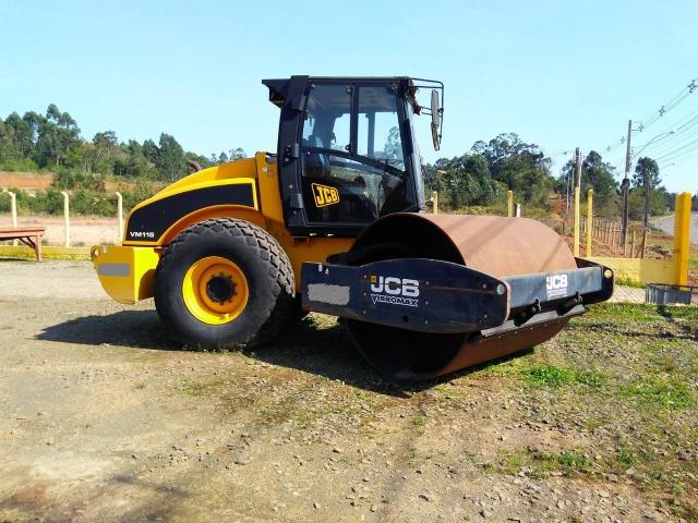 Rolo Compactador JCB vm115 semi novo ano 2012 com 1100 hs - Foto 4