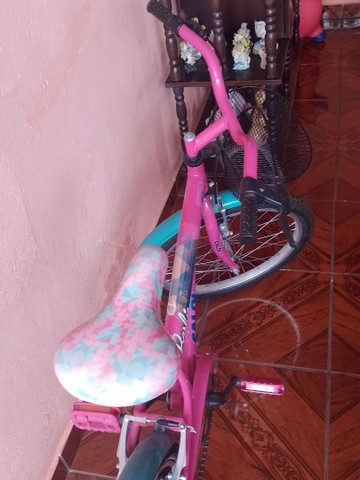 Bicleta feminina caloi (Barbie). - Foto 4