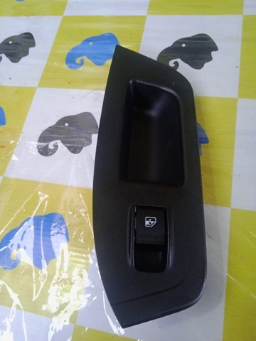 Moldura Botão Vidro Elétr. Porta D.d Argo