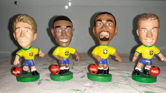 Minicraques da seleção são vendidos no Brasil