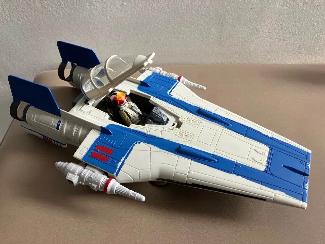 Nave Star Wars Resistance A-Wing Fighter+ Piloto Talliss