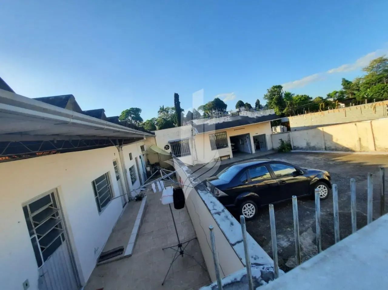 Galpão com 500m², Amplo pátio para estacionamento - Foto 4