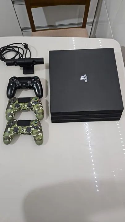 PS4 Pro 1Tb + 3 Controles + PlayStation Câmera