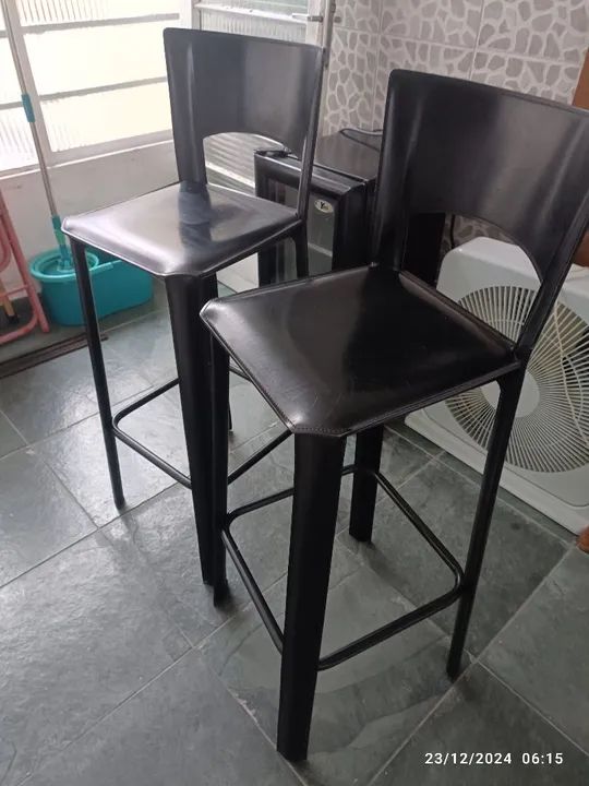 Conjunto de Cadeiras de Bar em Couro Preto - Foto 2