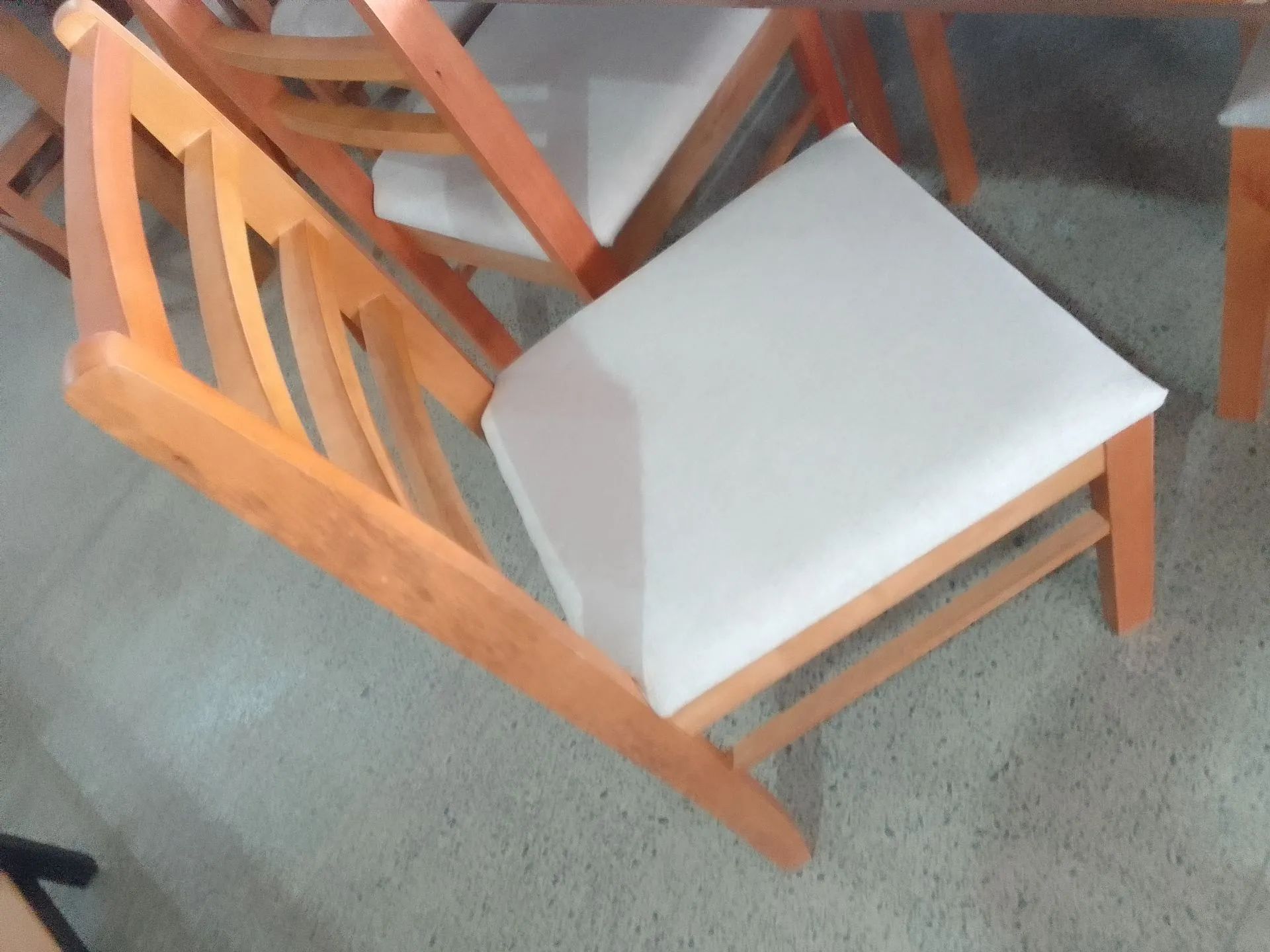 Conjunto de Mesa e Cadeiras  de 180por90 para Jantar - Novo! - Foto 2