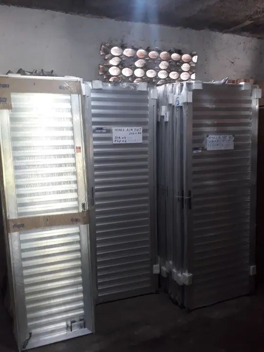 Porta tipo veneziana de alumínio  Natural 2.10x 60  ( 489,00 ) - Foto 2