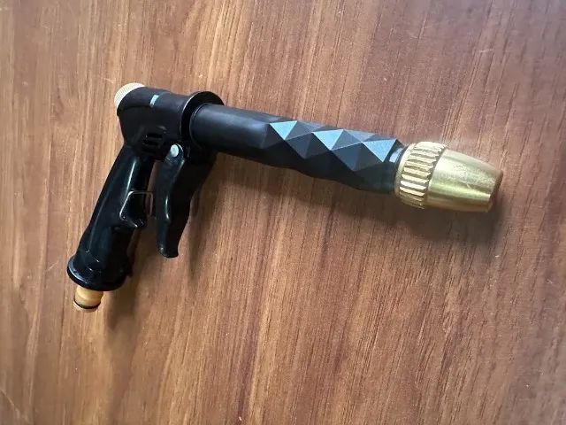 Esguicho  de mangueira pressão aguar as plantas lavar carro quintal pratica eficiente faci